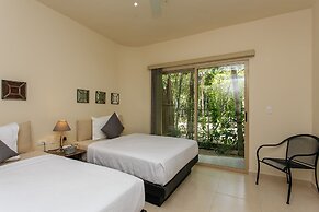 Condo Complex with an Alluring Pool & Tropical Vibes by Stella Rentals