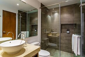 Condo Complex with an Alluring Pool & Tropical Vibes by Stella Rentals