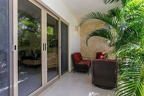 Condo Complex with an Alluring Pool & Tropical Vibes by Stella Rentals