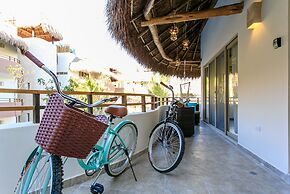 Condo Complex with an Alluring Pool & Tropical Vibes by Stella Rentals