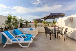 Condo Complex with an Alluring Pool & Tropical Vibes by Stella Rentals