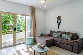 Condo Complex with an Alluring Pool & Tropical Vibes by Stella Rentals