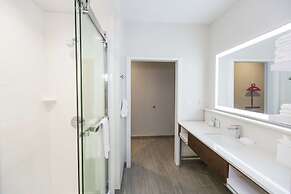 Hampton Inn Mustang