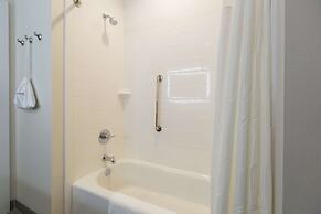 Hampton Inn Mustang