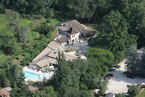 Moulin des Sandaux Village