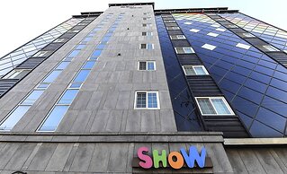 Show Hotel