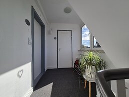 bed & Kitchen