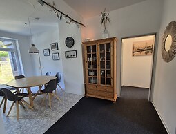 bed & Kitchen