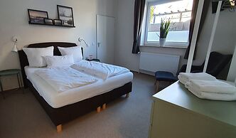 bed & Kitchen