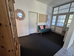 bed & Kitchen