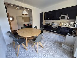 bed & Kitchen