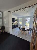 bed & Kitchen