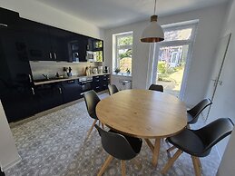 bed & Kitchen