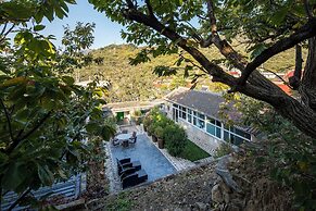 Brickyard Retreat at Mutianyu Great Wall