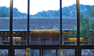 Brickyard Retreat at Mutianyu Great Wall