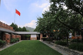 Brickyard Retreat at Mutianyu Great Wall