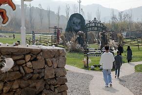 Brickyard Retreat at Mutianyu Great Wall