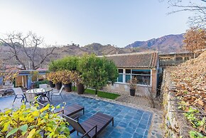 Brickyard Retreat at Mutianyu Great Wall