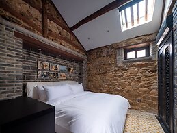 Brickyard Retreat at Mutianyu Great Wall