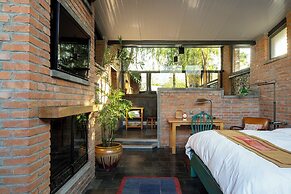 Brickyard Retreat at Mutianyu Great Wall