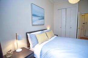 Modern Flat in Rosemount City Centre