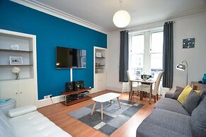 Modern Flat in Rosemount City Centre