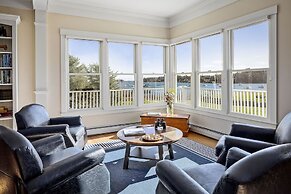East Wind Inn