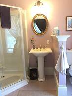 Weaverville Whitmore Inn