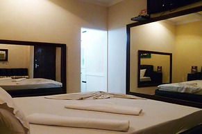 Dinys Motel - Adults Only