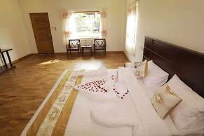 Famous Hotel Bagan 2