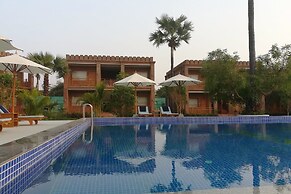 Famous Hotel Bagan 2