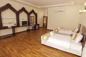 Famous Hotel Bagan 2