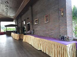 Famous Hotel Bagan 2