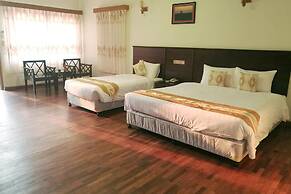 Famous Hotel Bagan 2