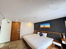 Jolia Hotel Danang Beach