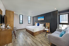 Jolia Hotel Danang Beach