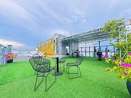 Jolia Hotel Danang Beach