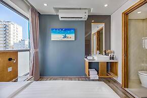 Jolia Hotel Danang Beach