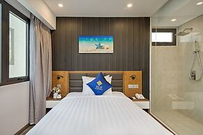 Jolia Hotel Danang Beach