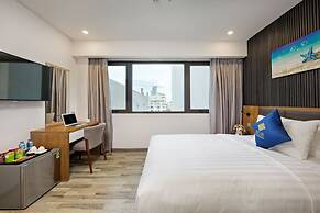Jolia Hotel Danang Beach