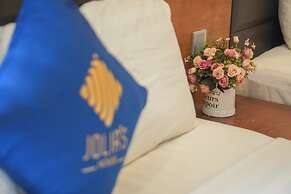 Jolia Hotel Danang Beach