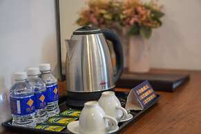 Jolia Hotel Danang Beach