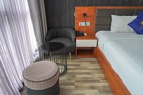 Jolia Hotel Danang Beach