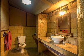 Rhino Watch safari Lodge