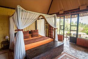 Rhino Watch safari Lodge