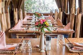 Rhino Watch safari Lodge