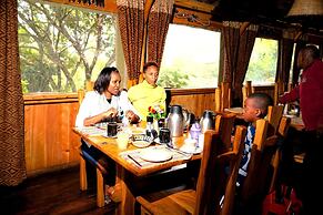 Rhino Watch safari Lodge