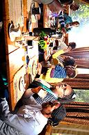 Rhino Watch safari Lodge