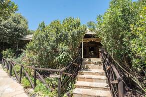 Rhino Watch safari Lodge