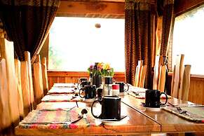 Rhino Watch safari Lodge